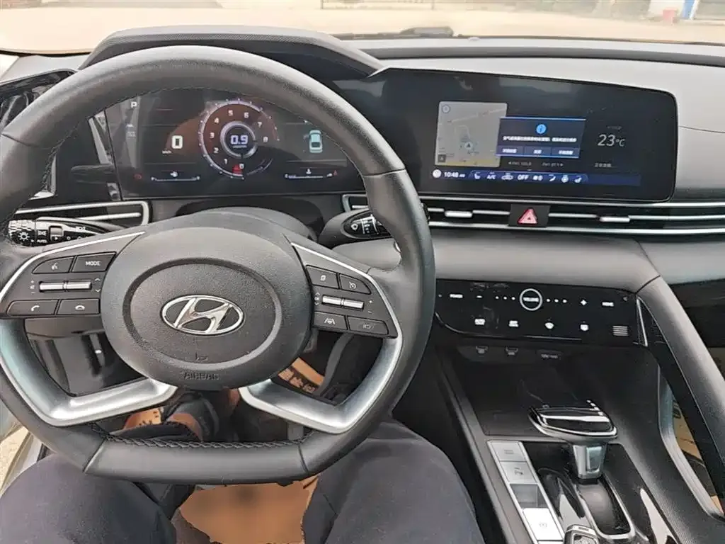 Hyundai Elantra 1.5L CVT LUX Premium Edition 2023 — фото 10