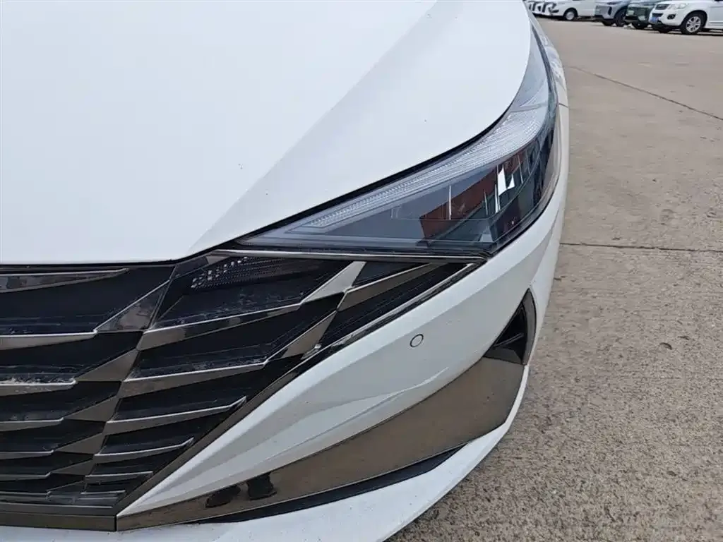 Hyundai Elantra 1.5L CVT LUX Premium Edition 2023 — фото 24