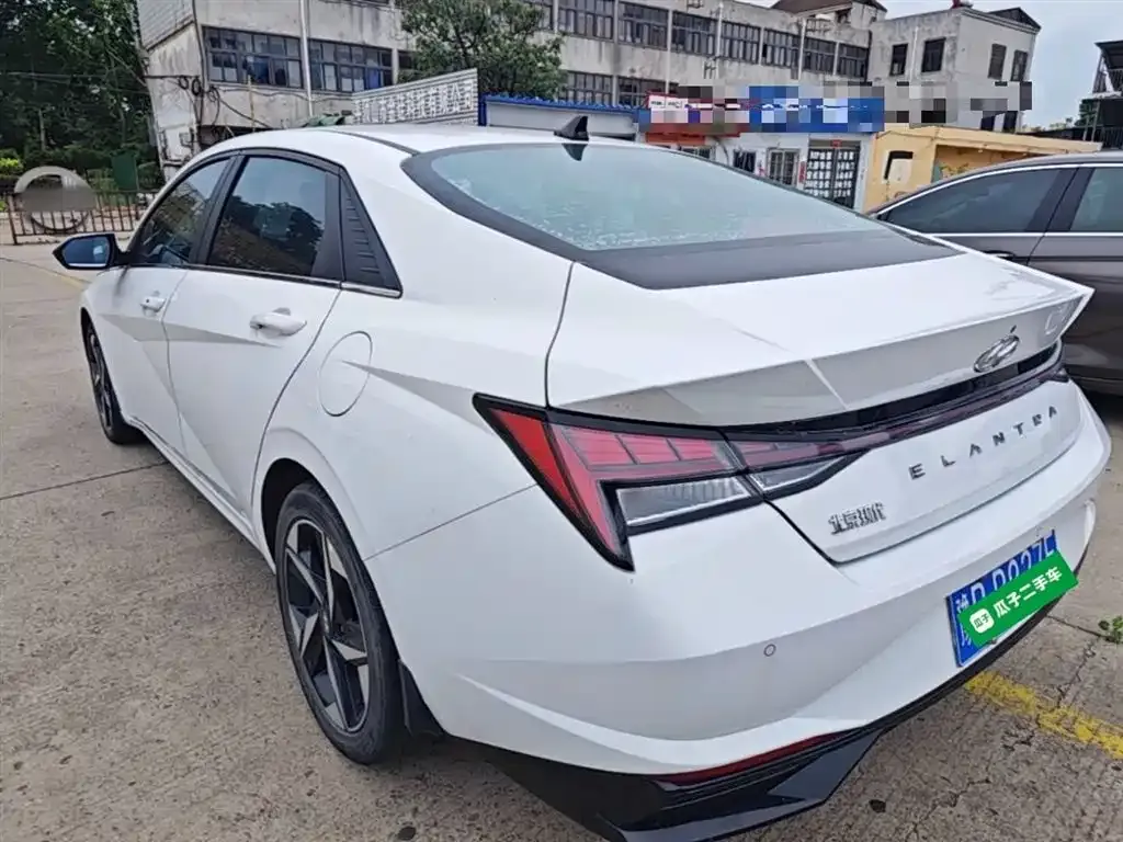 Hyundai Elantra 1.5L CVT LUX Premium Edition 2023 — фото 5