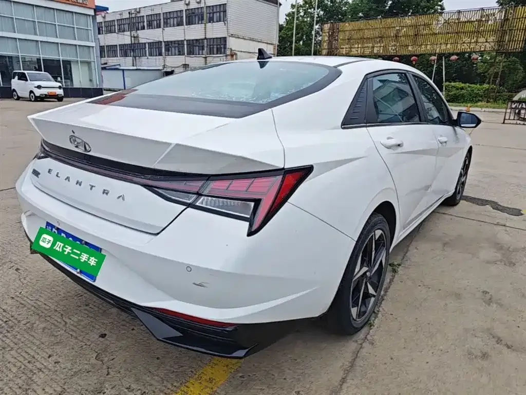 Hyundai Elantra 1.5L CVT LUX Premium Edition 2023 — фото 7