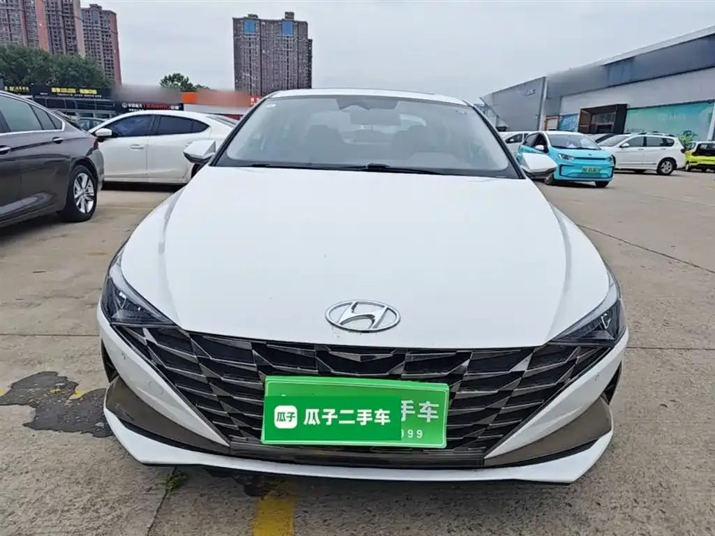 Hyundai Elantra 1.5L CVT LUX Premium Edition 2023 — фото 3