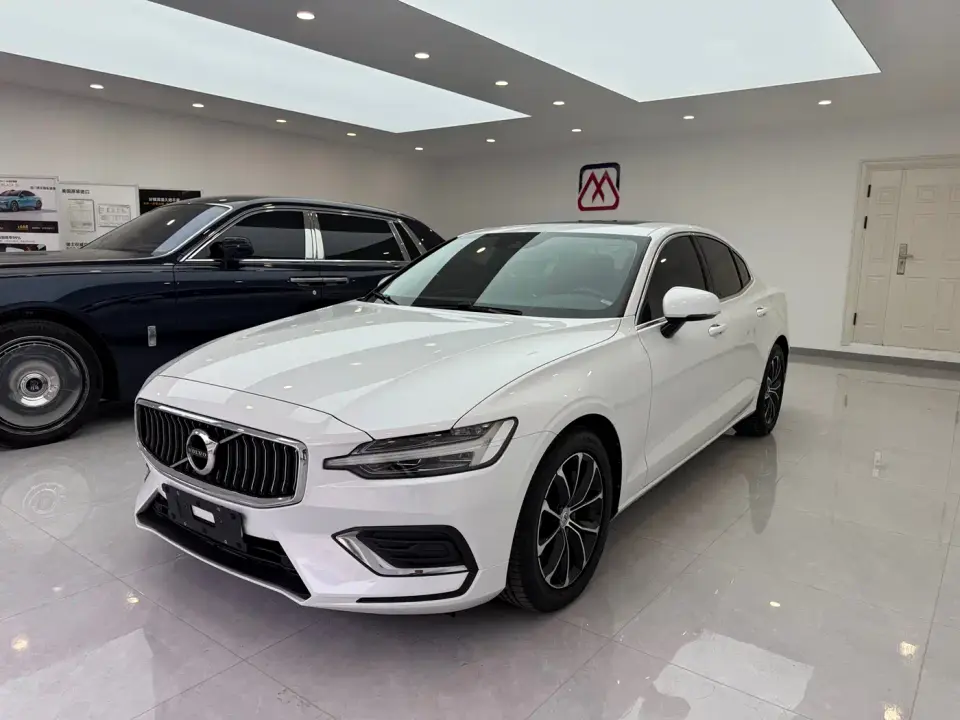 Volvo S60 T4 Momentum Luxury Edition 2020