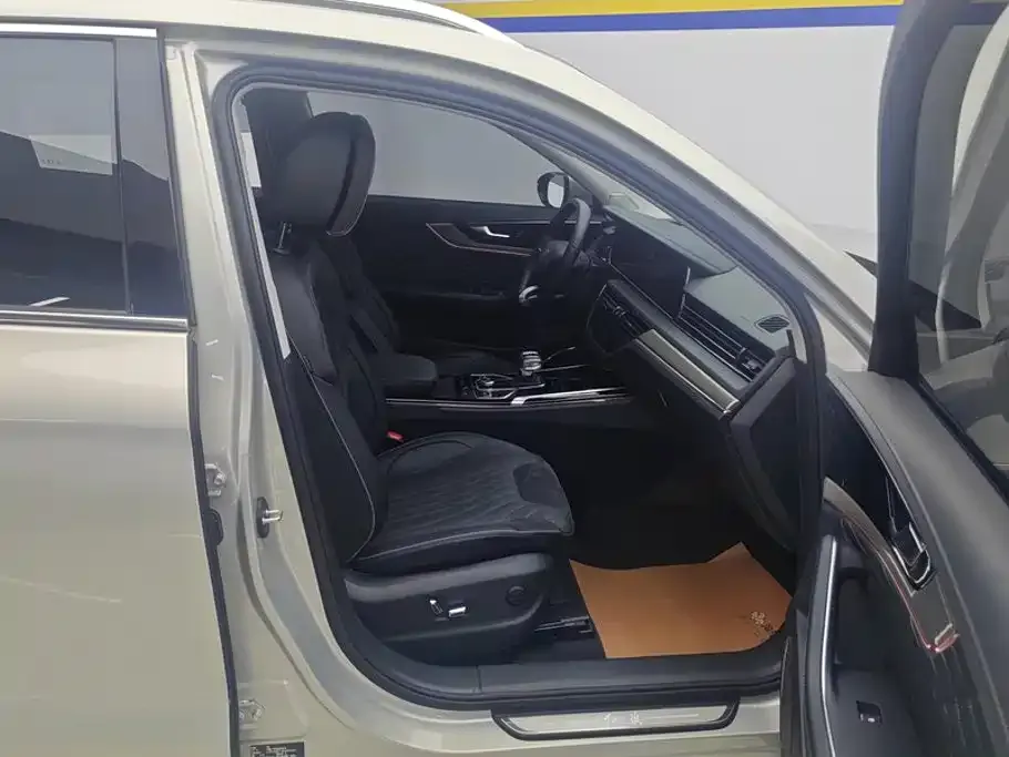 Hongqi HS5 Facelift 2.0T Smart Flag Enjoyment Edition 2022 — фото 8