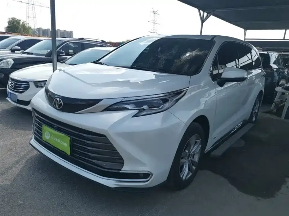 Toyota Sienna 2.5L Hybrid 4WD Premium Edition 2024