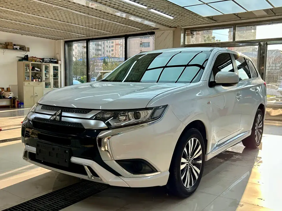 Mitsubishi Outlander 2.0L 2WD Smooth Ride Version 5-Seater 2022