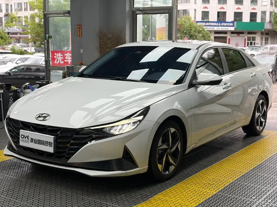 Hyundai Elantra 1.5L CVT LUX Premium Edition 2022