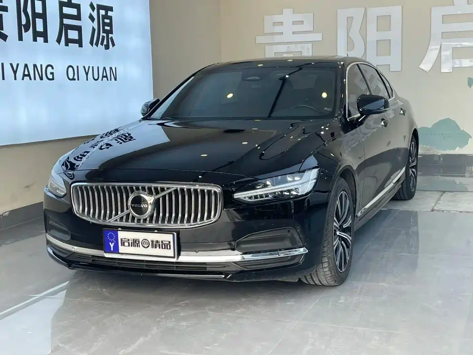 Volvo S90 B5 Momentum Luxury Edition 2022