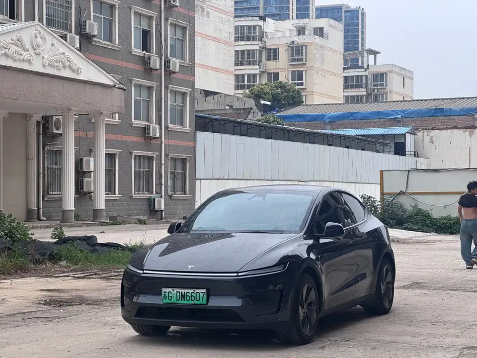 Tesla Model Y Long Range Rear-Wheel Drive 2026