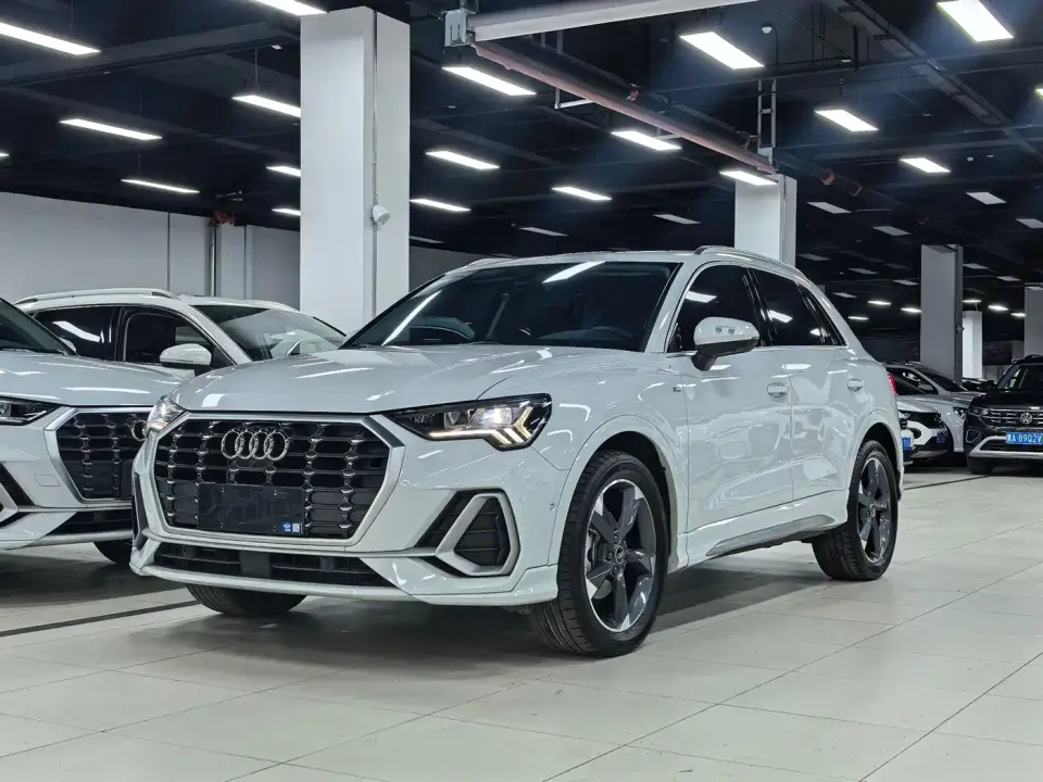 Audi Q3 35 TFSI Fashion Dynamic (1.4T) 2022