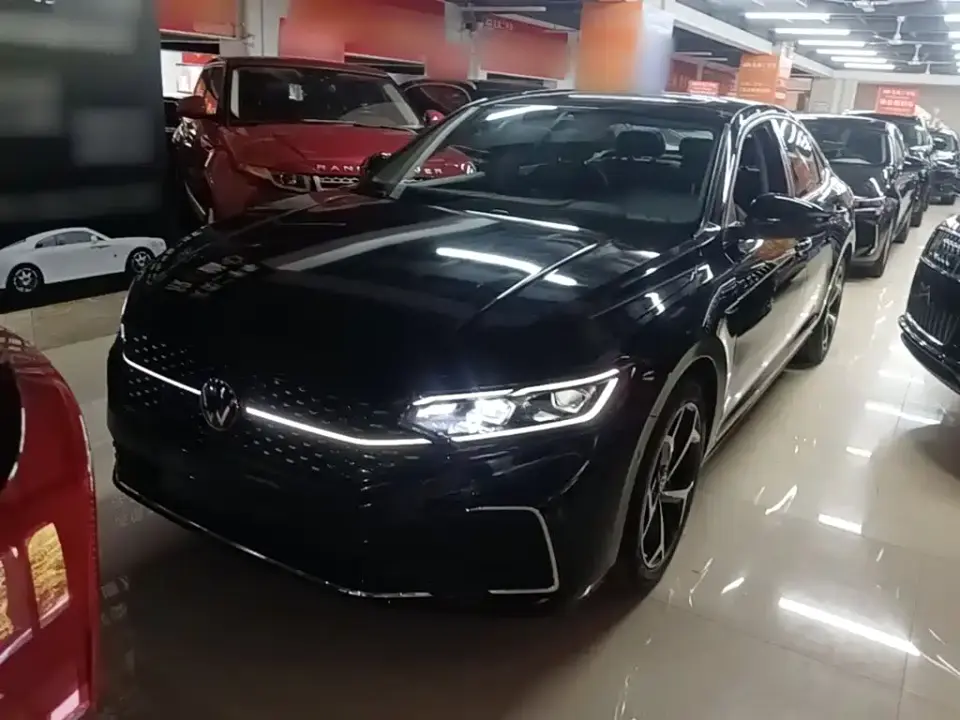 Volkswagen Passat Facelift 330TSI Starlight Luxury Edition 2023