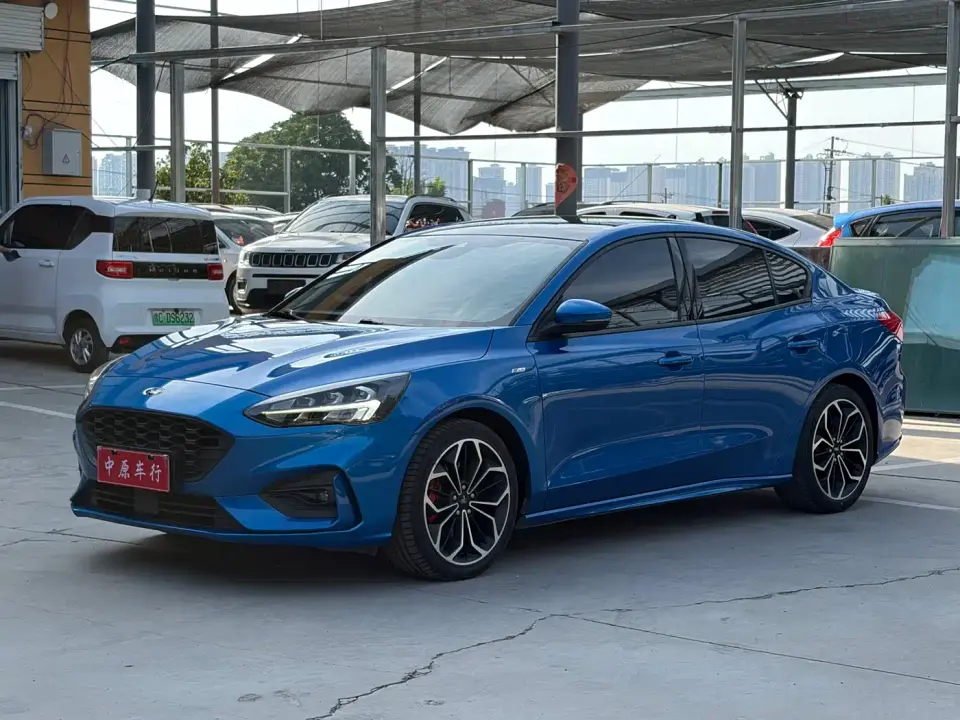 Ford Focus Sedan EcoBoost 180 Auto ST Line 2021