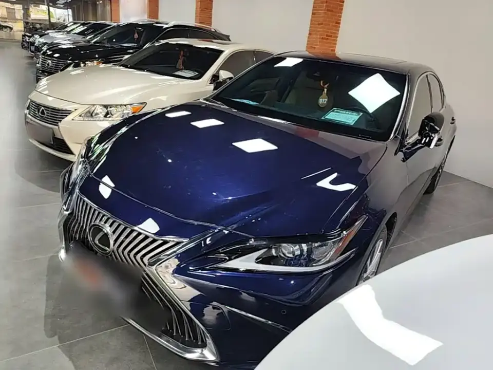 Lexus ES 200 Excellence 2021