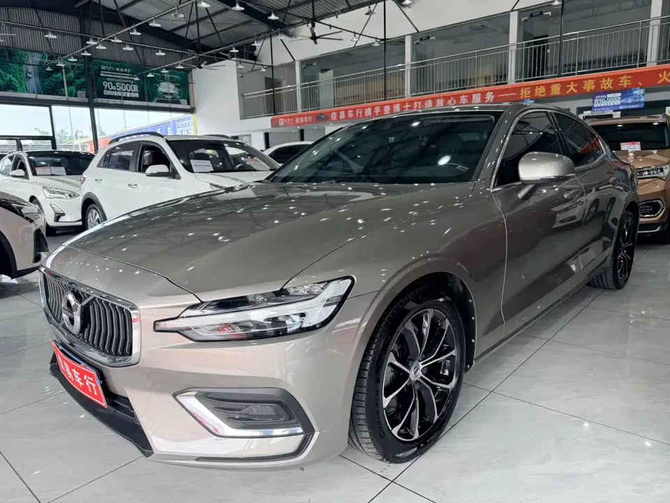 Volvo S60 B4 Smart Comfort Luxury Edition 2022