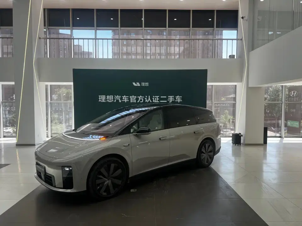 Li Auto Li i8 Standard Edition 2025