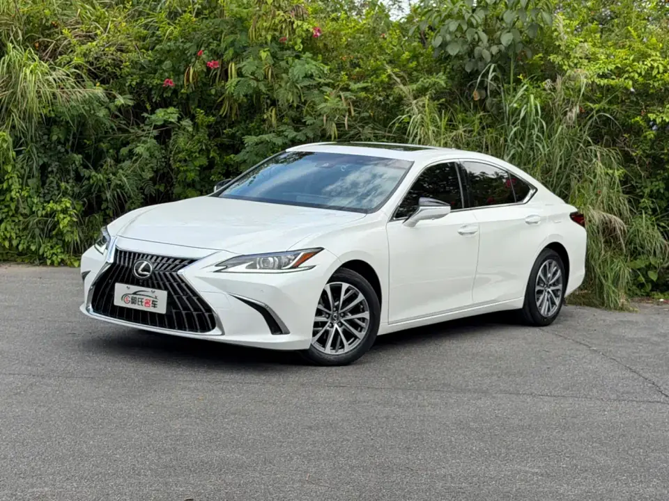 Lexus ES 200 Excellence Edition 2023