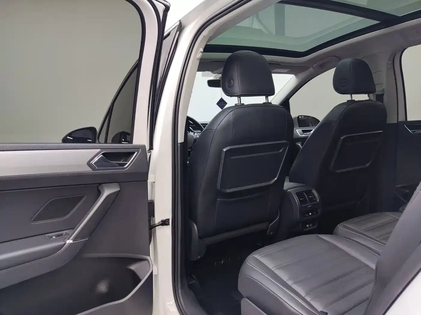 Volkswagen Touran Touran L 280TSI DSG Cross Edition 7-seater 2020 — фото 10