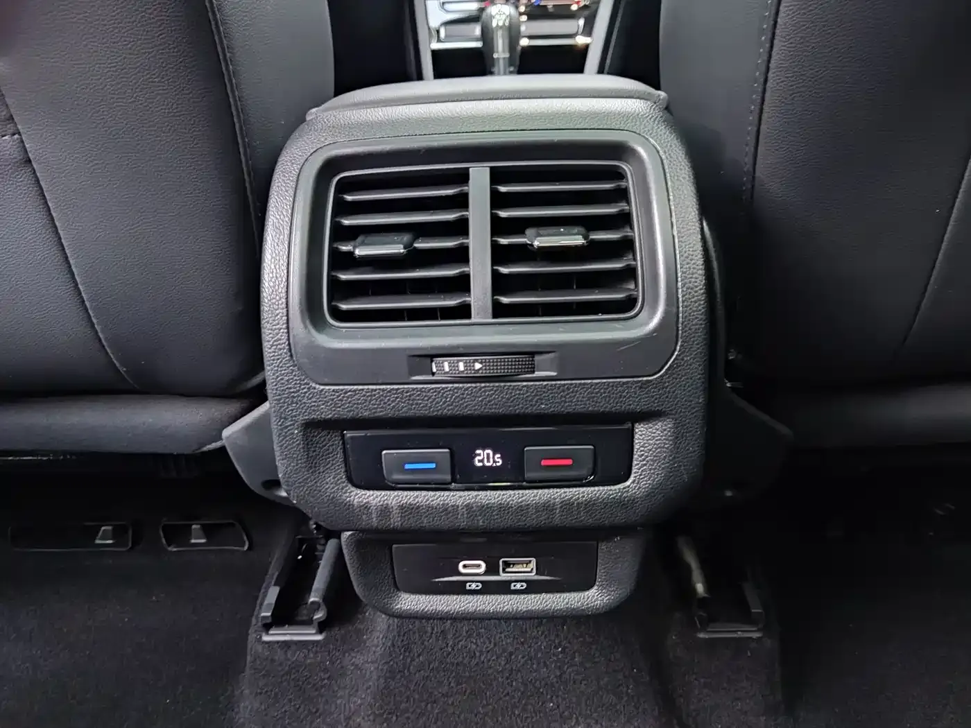 Volkswagen Touran Touran L 280TSI DSG Cross Edition 7-seater 2020 — фото 12