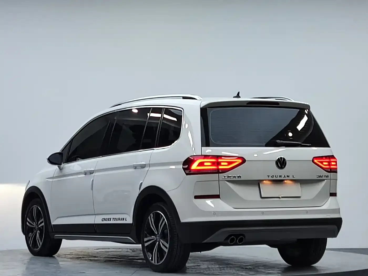 Volkswagen Touran Touran L 280TSI DSG Cross Edition 7-seater 2020 — фото 6