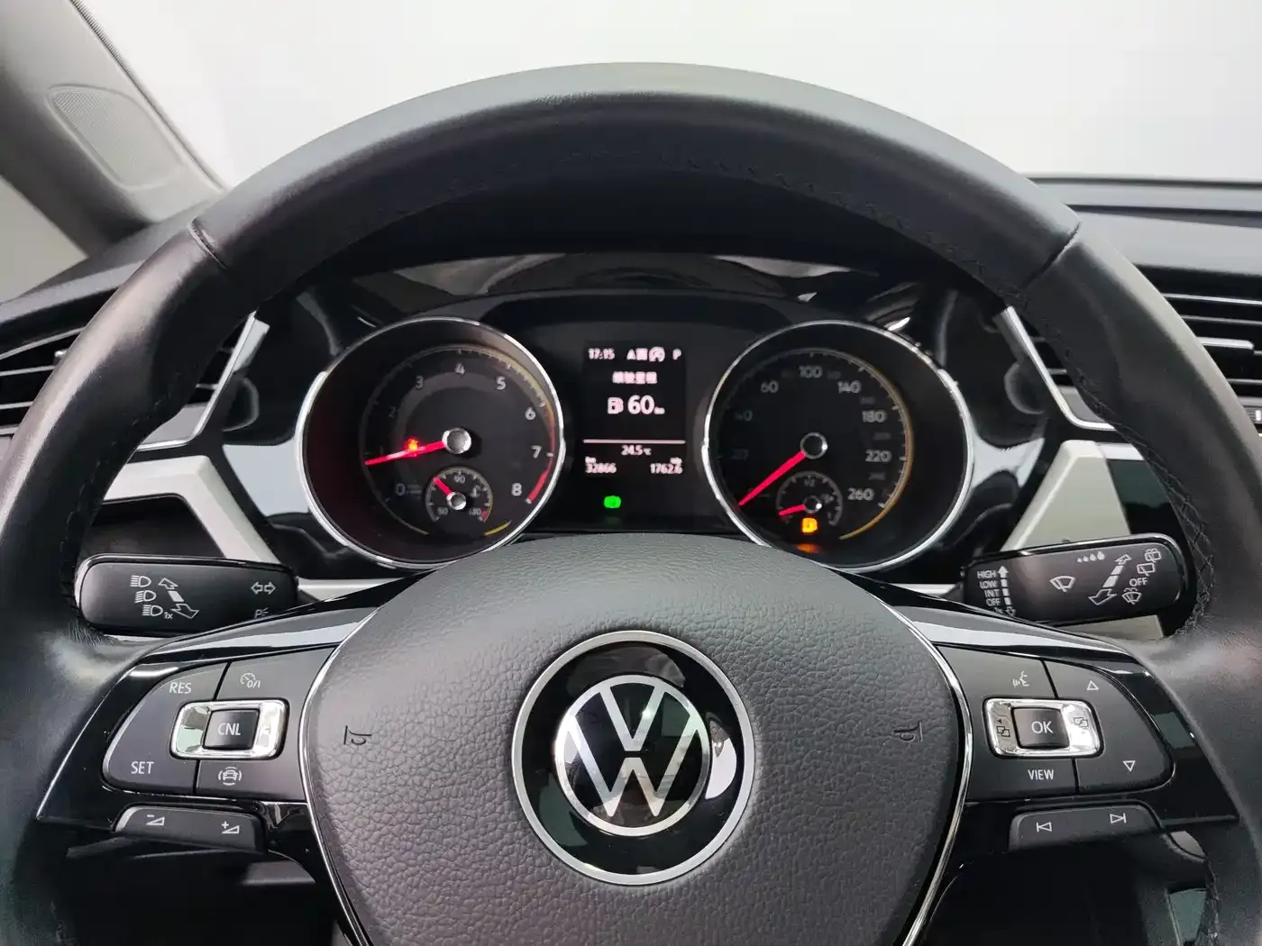 Volkswagen Touran Touran L 280TSI DSG Cross Edition 7-seater 2020 — фото 18
