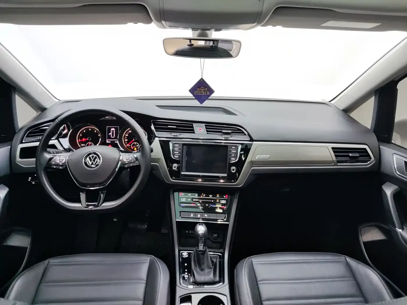 Volkswagen Touran Touran L 280TSI DSG Cross Edition 7-seater 2020 — фото 13