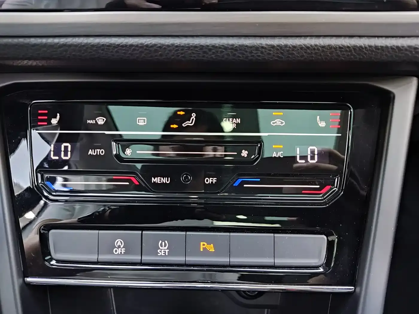 Volkswagen Touran Touran L 280TSI DSG Cross Edition 7-seater 2020 — фото 16