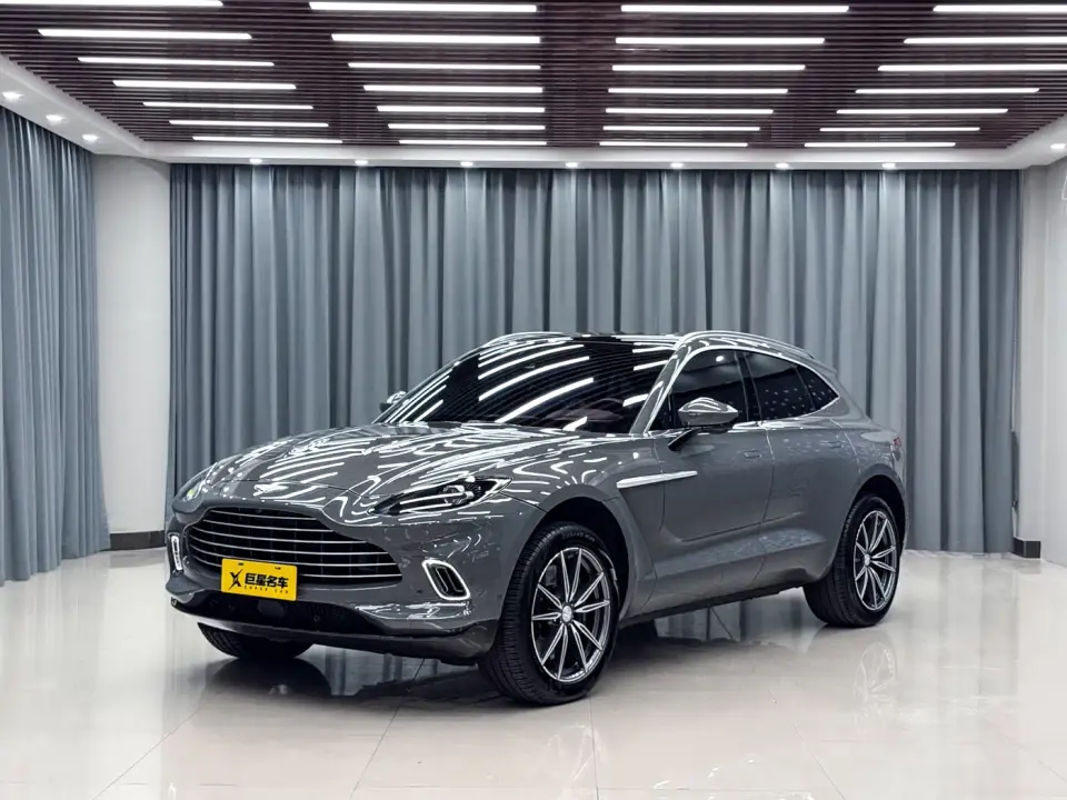 Aston Martin DBX 3.0T STRAIGHT-SIX 2024