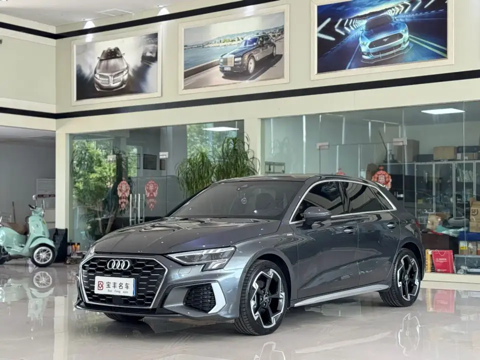 Audi A3 Model Sportback 35 TFSI Luxury Sport 2024