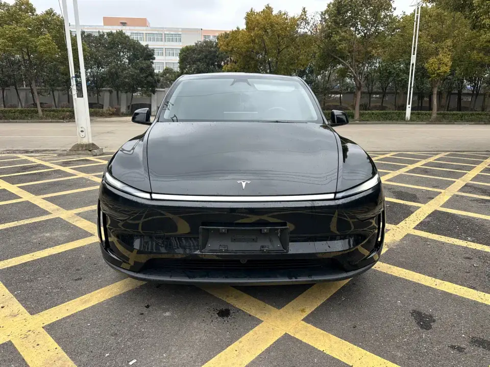 Tesla Model Y Rear-Wheel Drive 2025