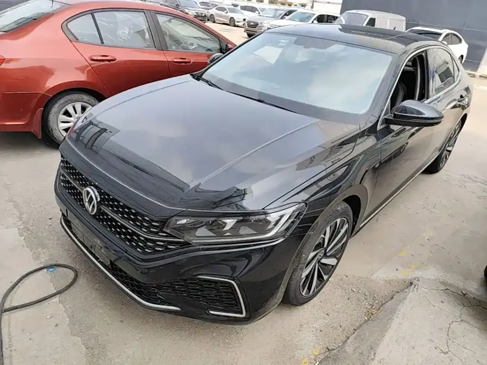 Volkswagen Passat 330TSI Starlight Elite Edition 2022