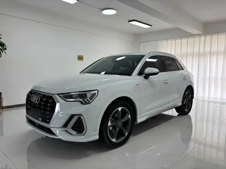 Audi Q3 35 TFSI Fashion Dynamic (1.4T) 2022