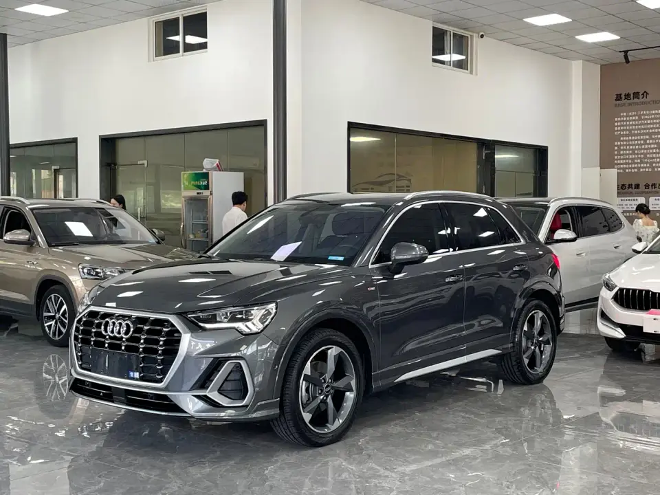 Audi Q3 35 TFSI Fashion Dynamic (1.4T) 2022