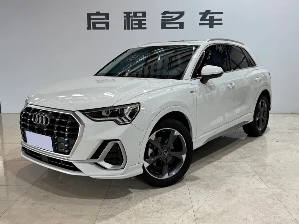 Audi Q3 35 TFSI Fashion Dynamic (1.4T) 2023