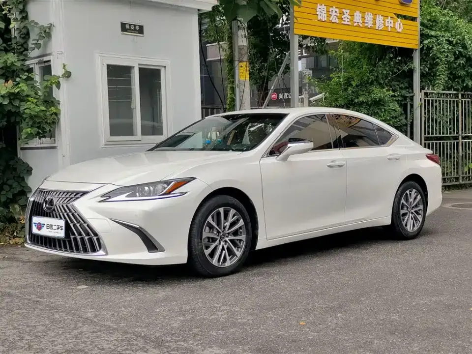 Lexus ES 260 Excellence Edition 2022