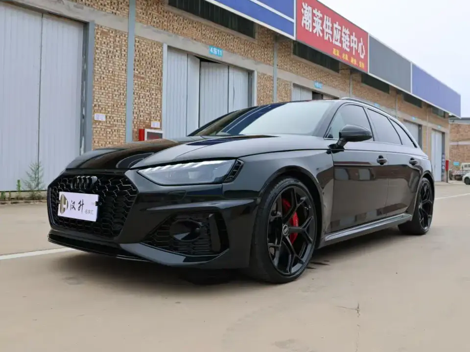 Audi RS 4 Model RS4 Avant Obsidian Edition 2025