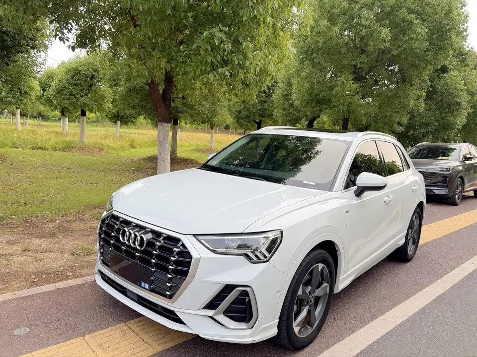 Audi Q3 35 TFSI Fashion Dynamic (1.4T) 2022