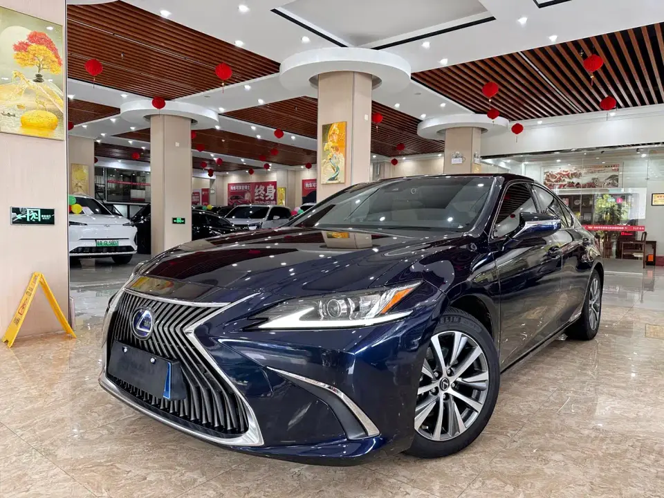 Lexus ES Model 300h Excellence Edition 2021