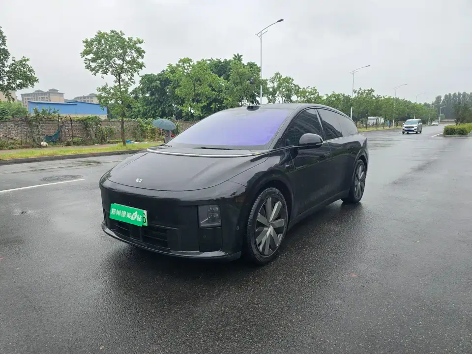 Li Auto i6 4WD Base Model 2025