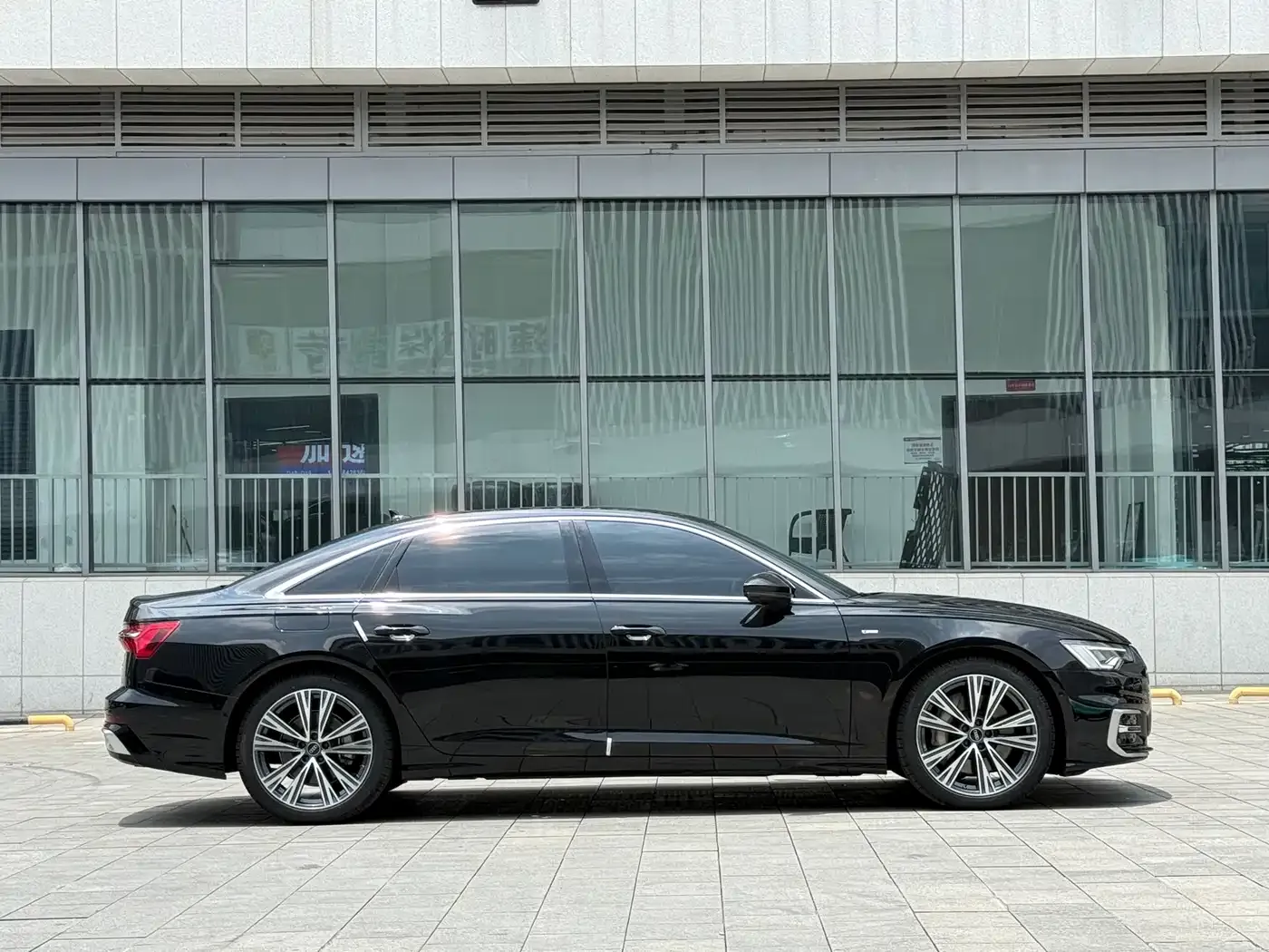Audi A6L 55 TFSI quattro Premium Dynamic 2023 — фото 4