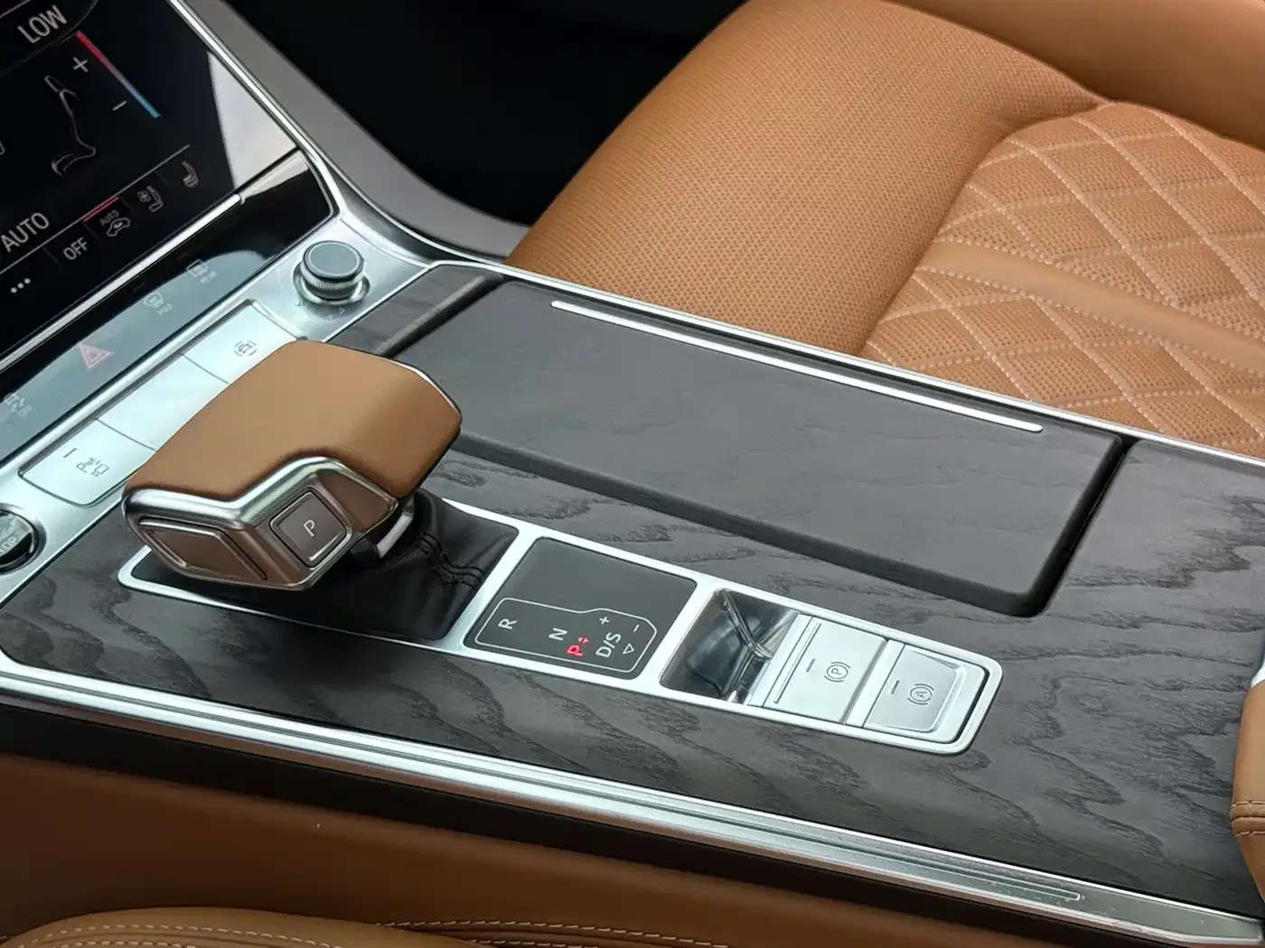 Audi A6L 55 TFSI quattro Premium Dynamic 2023 — фото 18