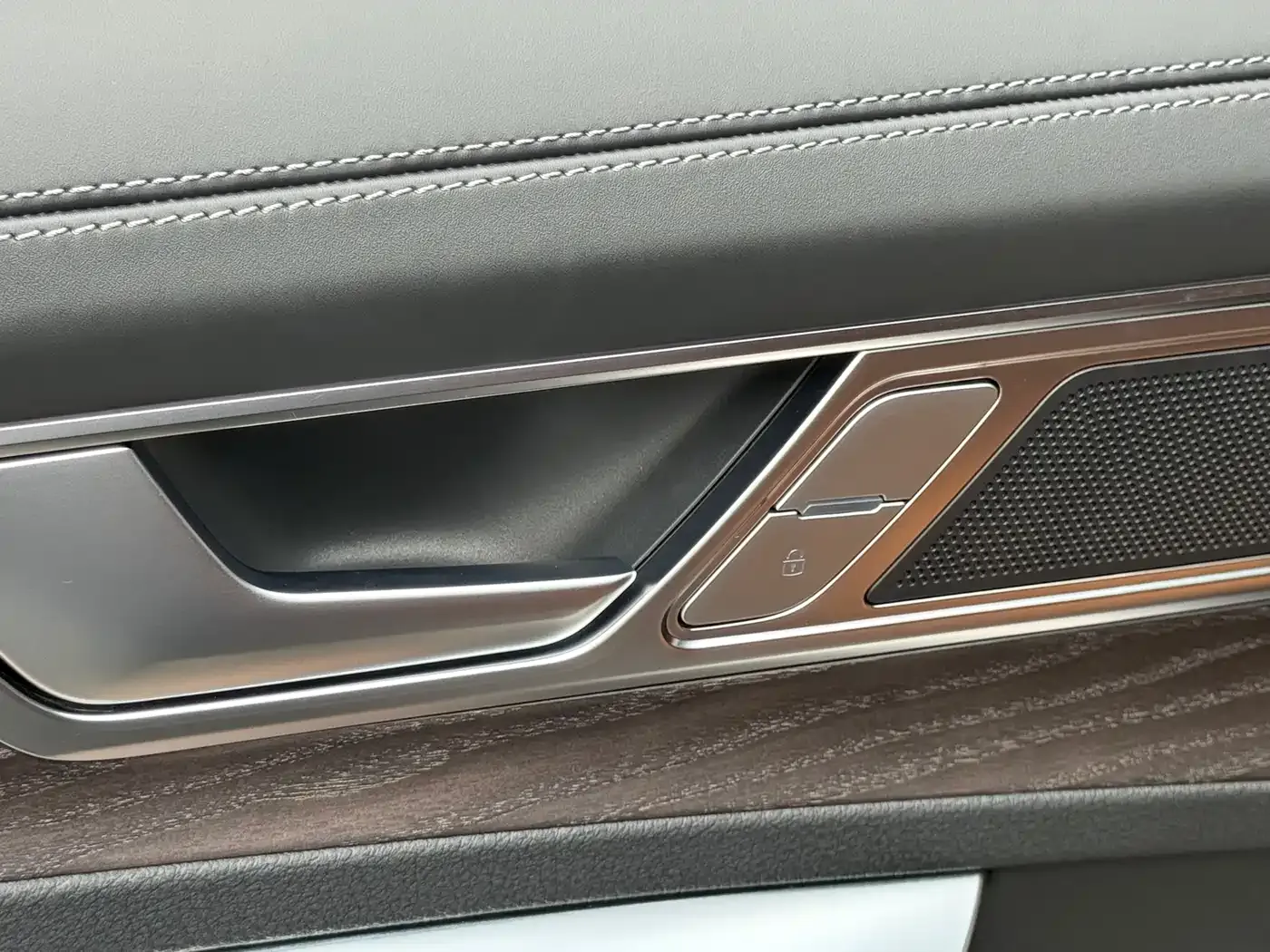 Audi A6L 55 TFSI quattro Premium Dynamic 2023 — фото 21
