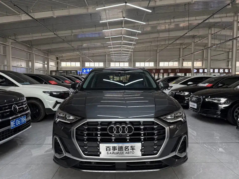 Audi Q3 35 TFSI Fashion Dynamic (1.4T) 2023