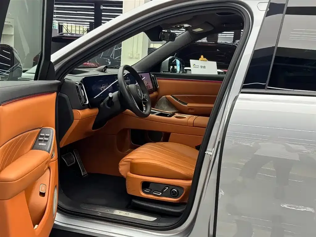 AITO Wenjie AITO M8 Model Extended Range Ultra Edition 53.4kWh 5-Seater 2025 — фото 6