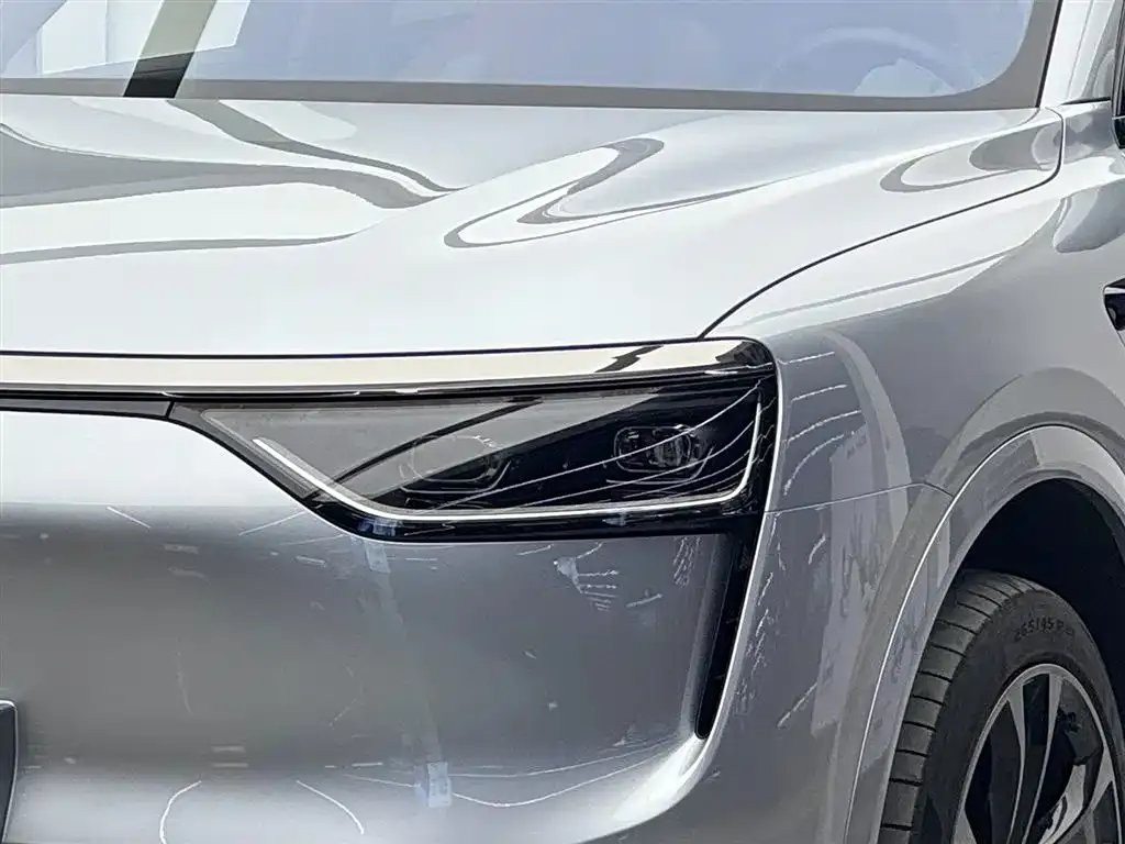 AITO Wenjie AITO M8 Model Extended Range Ultra Edition 53.4kWh 5-Seater 2025 — фото 3