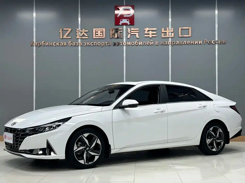 Hyundai Elantra 1.5L CVT LUX Premium Edition 2022