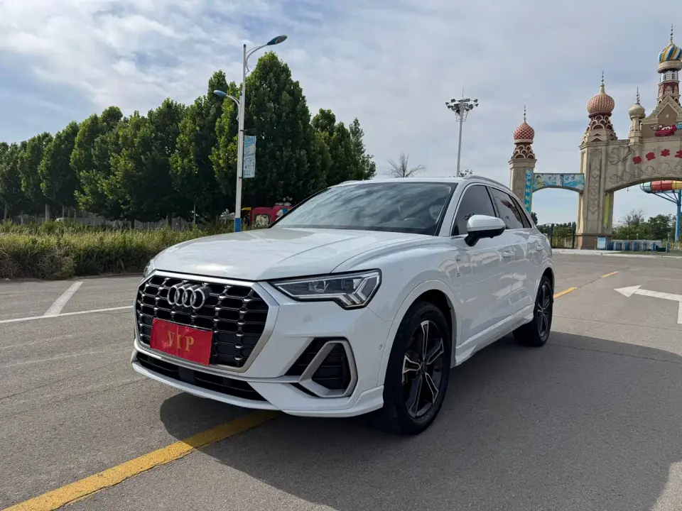 Audi Q3 35 TFSI Fashion Elegance (1.4T) 2023