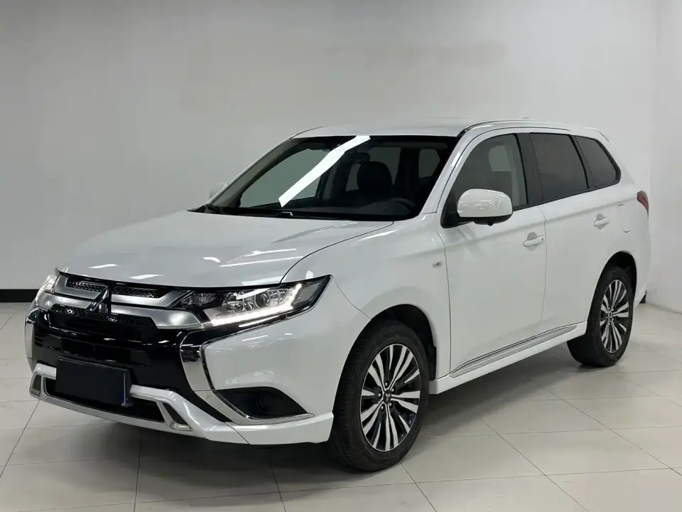 Mitsubishi Outlander 2.0L 2WD Smooth Ride Version 5-Seater 2022