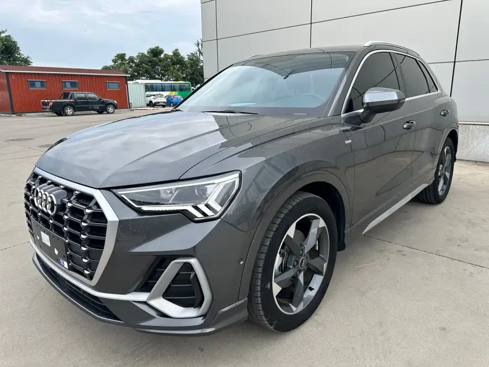 Audi Q3 35 TFSI Fashion Dynamic (1.4T) 2023