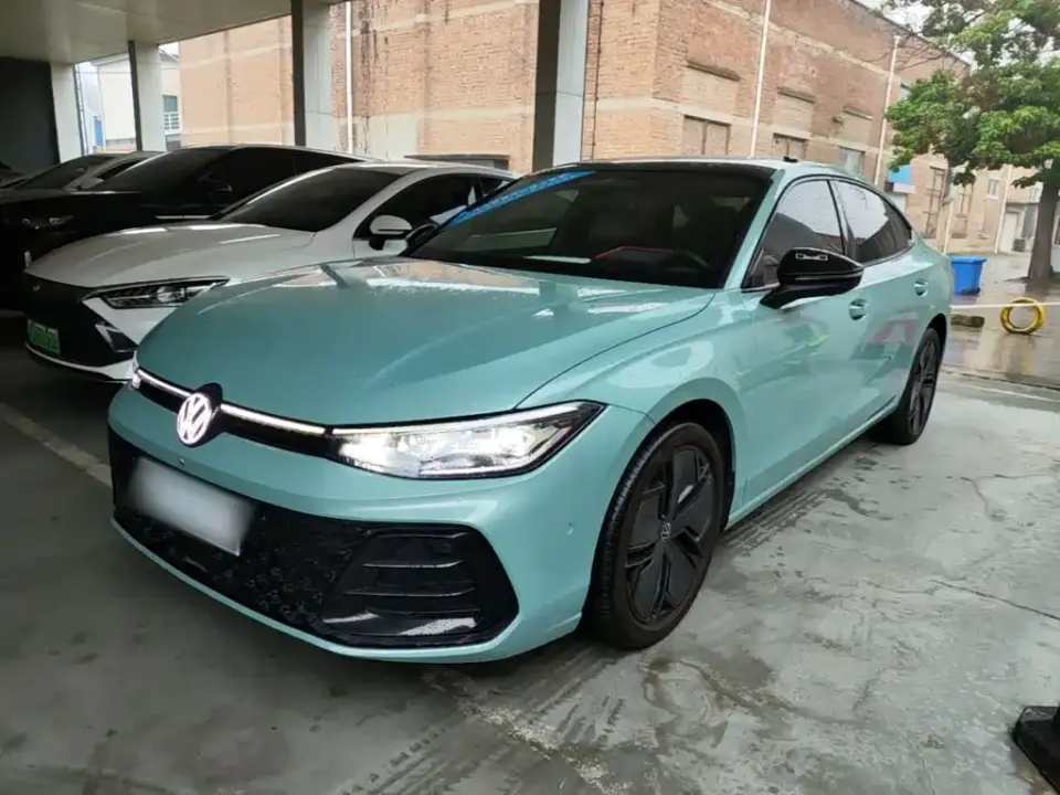 Volkswagen Passat Model Pro 380TSI Starlight Dragon Premium Edition 2024