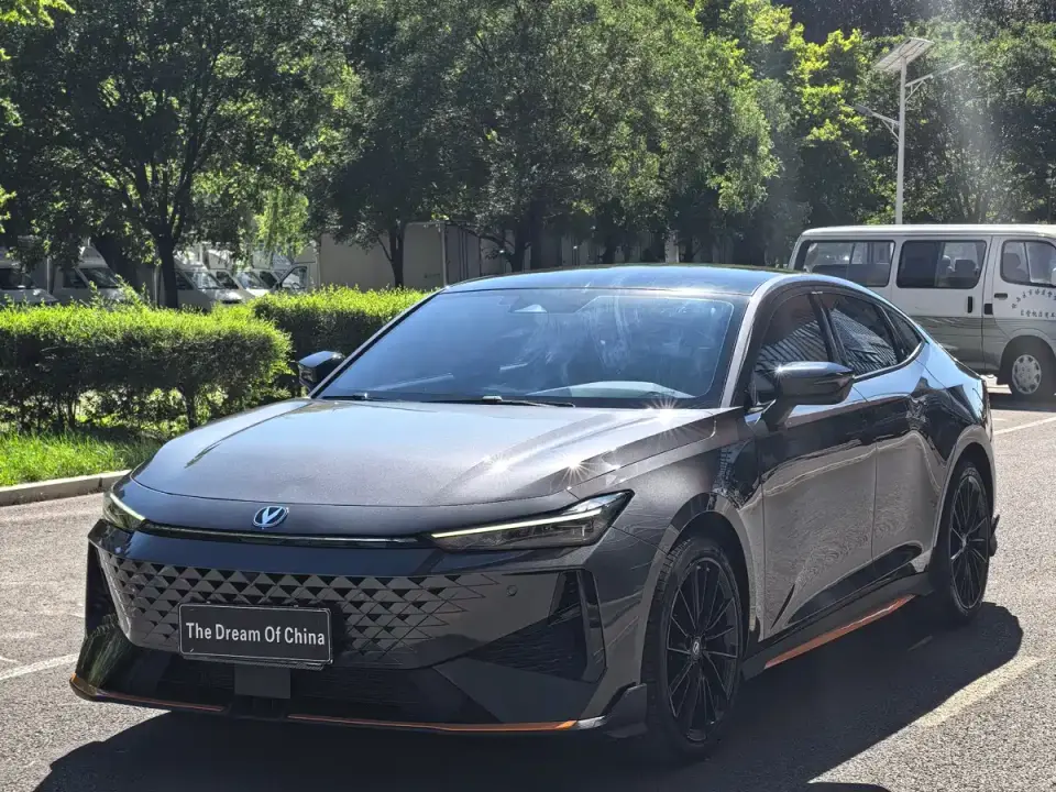Changan UNI-V 1.5T Smart Pilot 2025