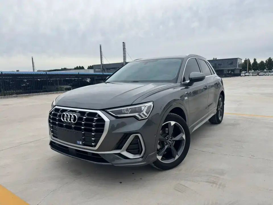Audi Q3 35 TFSI Fashion Dynamic (1.4T) 2023